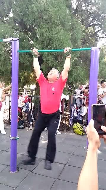 单杠大回环教学视频,轻松掌握空中旋转技巧